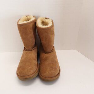 UGG S/N 1016223 Women's Classi Short ll Boot Size 8